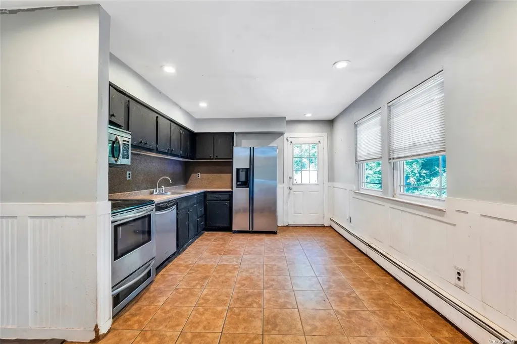 10 Eileen Court Coram NY 11727