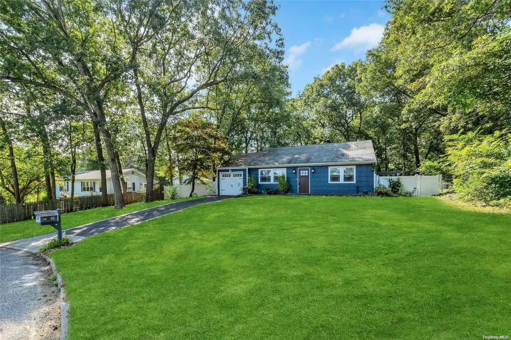 10 Eileen Court Coram NY 11727