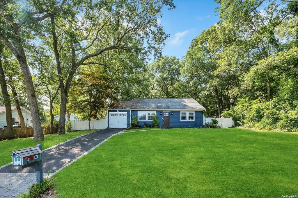 10 Eileen Court Coram NY 11727