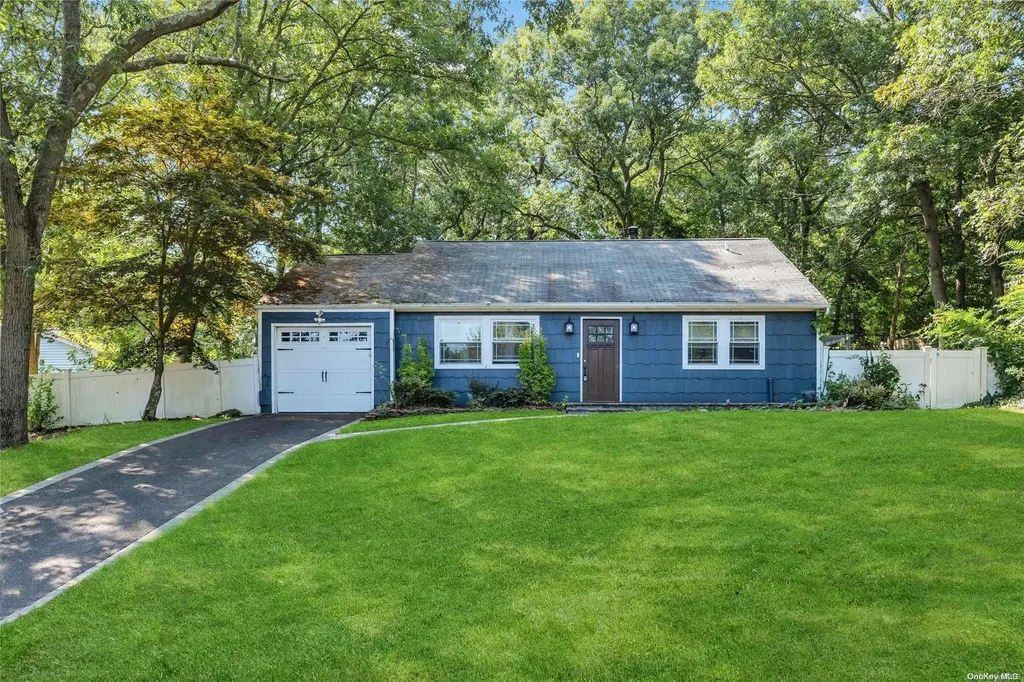 10 Eileen Court Coram NY 11727
