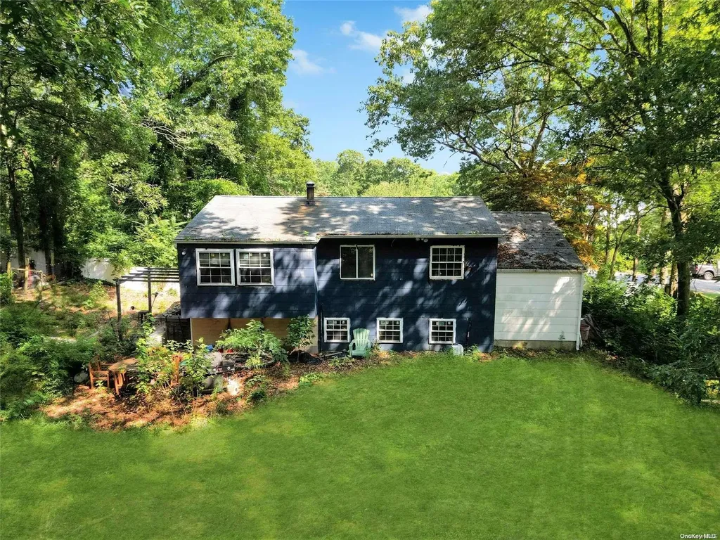 10 Eileen Court Coram NY 11727