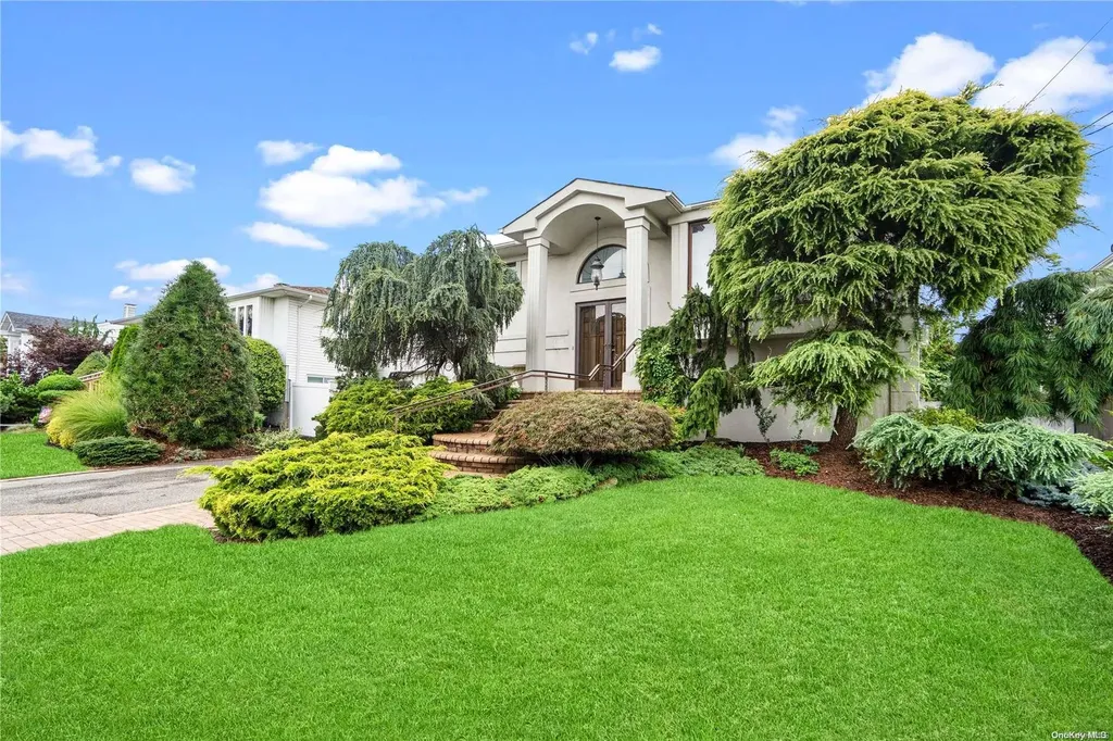 2793 Riverside Drive Wantagh NY 11793