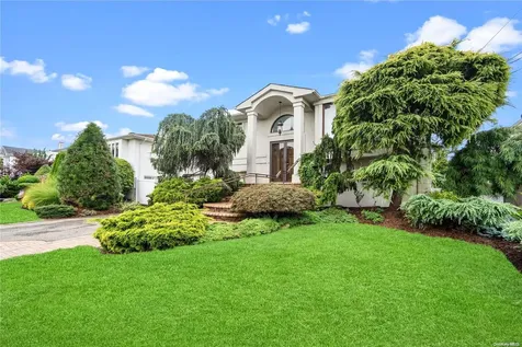 2793 Riverside Drive Wantagh NY 11793