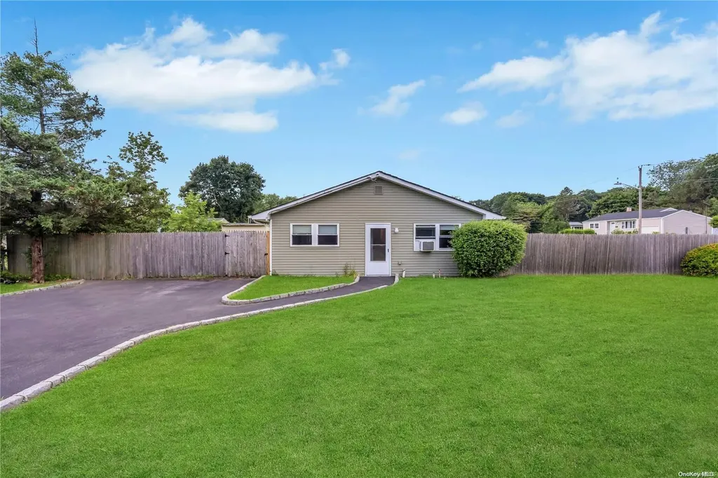 656 Americus Avenue East Patchogue NY 11772