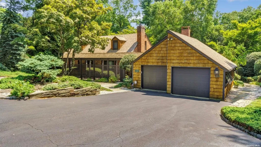 13 Circle Way Sea Cliff NY 11579