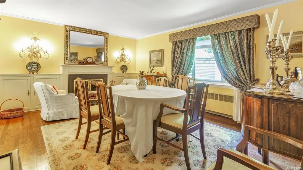 13 Circle Way Sea Cliff NY 11579