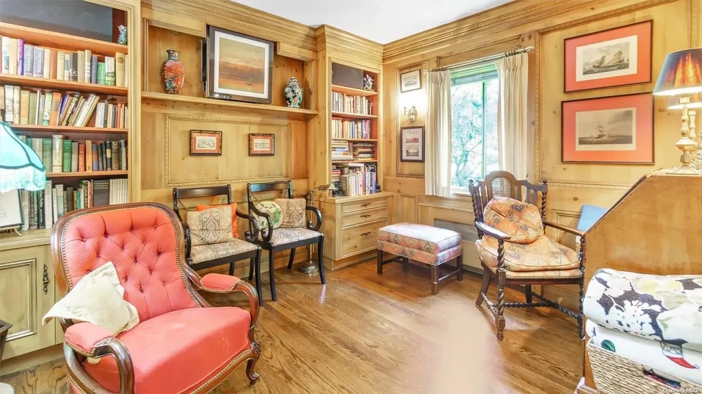 13 Circle Way Sea Cliff NY 11579