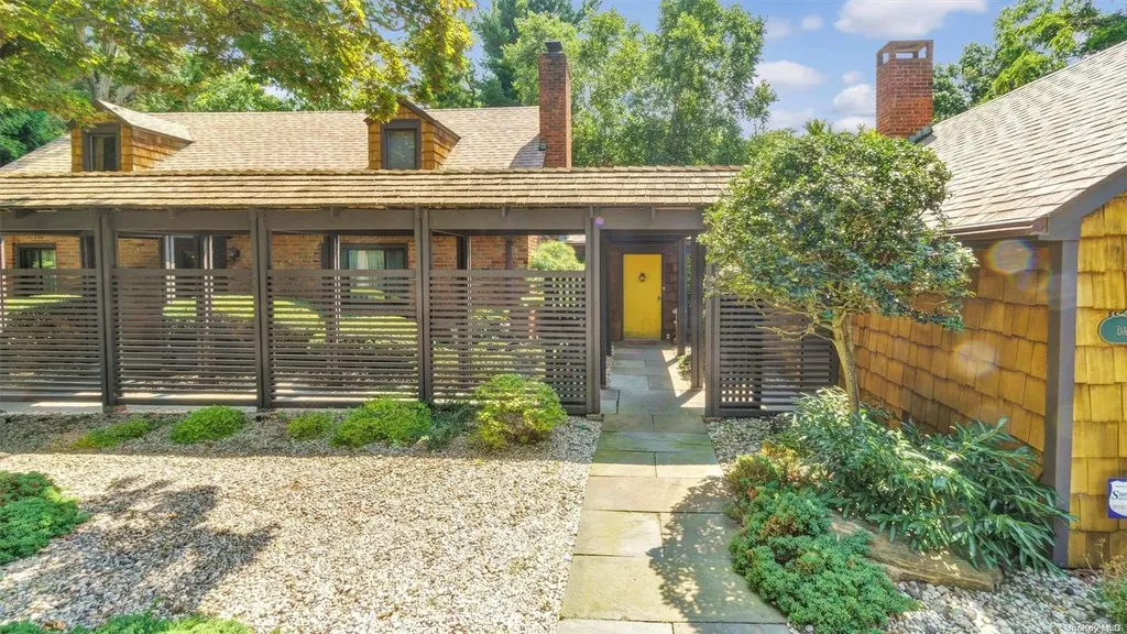 13 Circle Way Sea Cliff NY 11579