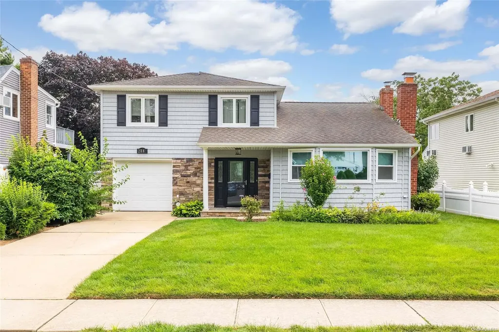 2181 Spruce Street Wantagh NY 11793