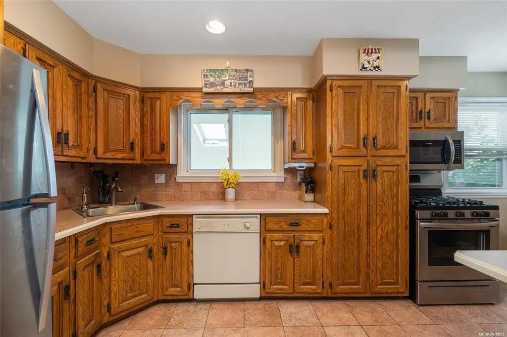 2181 Spruce Street Wantagh NY 11793