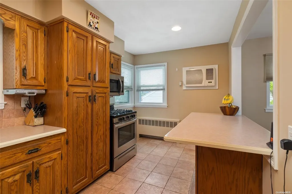 2181 Spruce Street Wantagh NY 11793