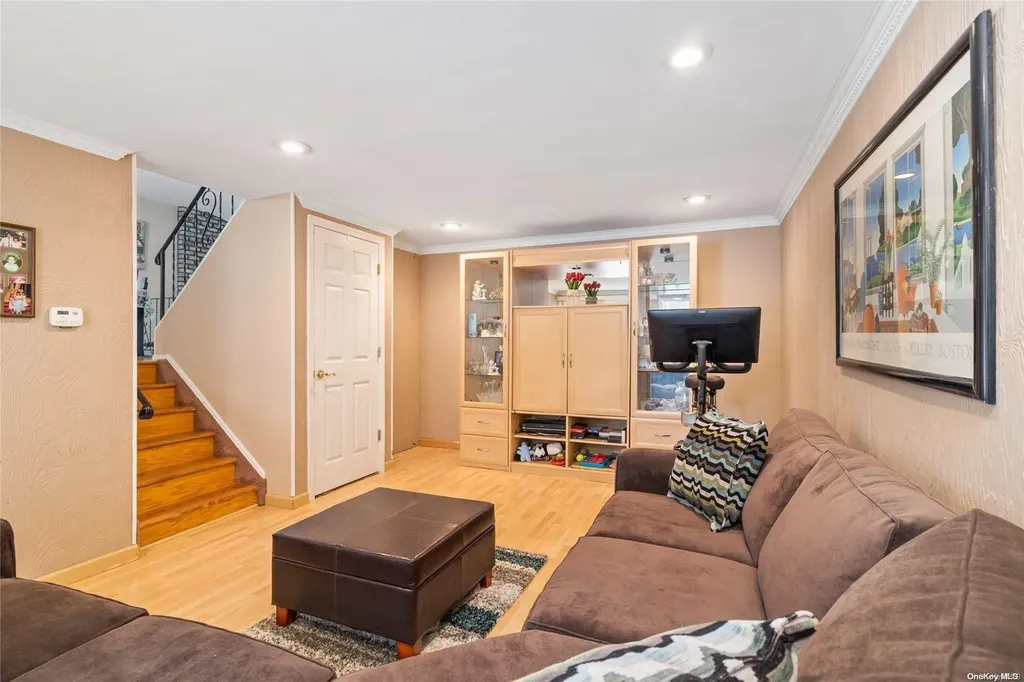 2181 Spruce Street Wantagh NY 11793
