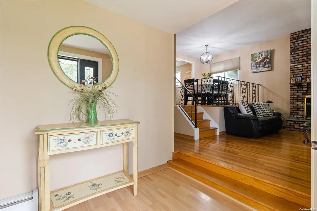 2181 Spruce Street Wantagh NY 11793