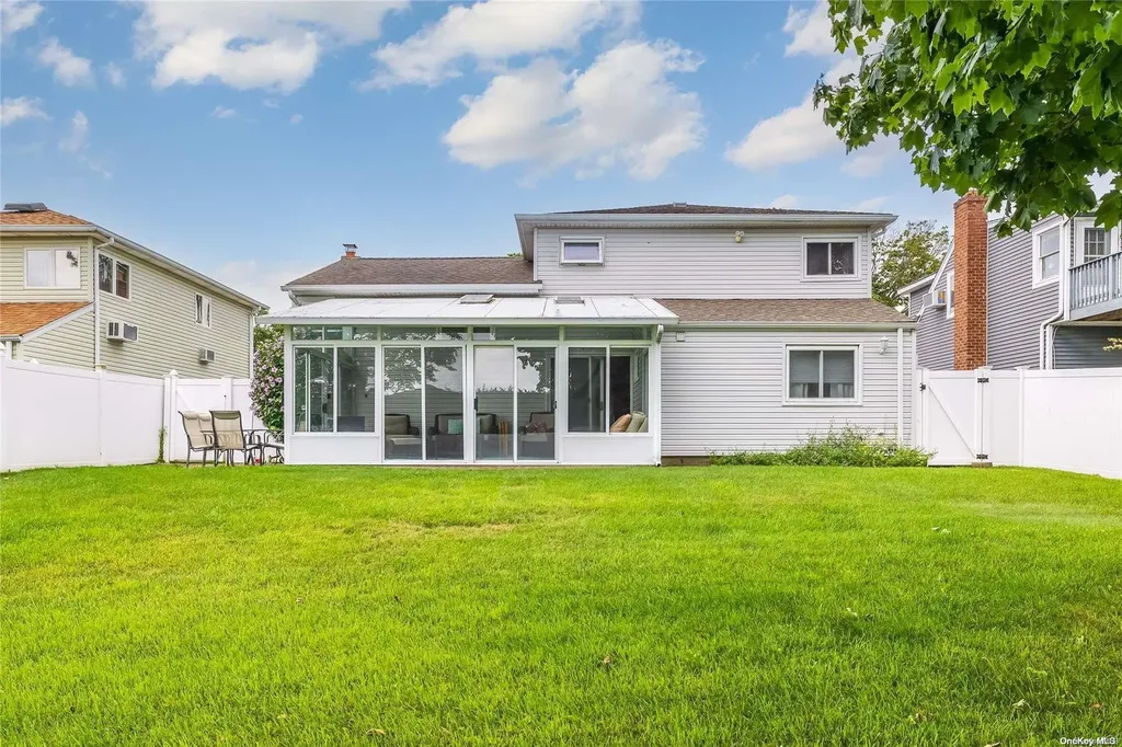 2181 Spruce Street Wantagh NY 11793