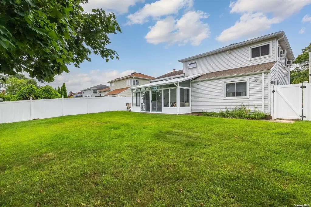 2181 Spruce Street Wantagh NY 11793