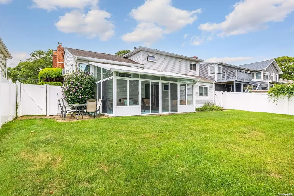 2181 Spruce Street Wantagh NY 11793