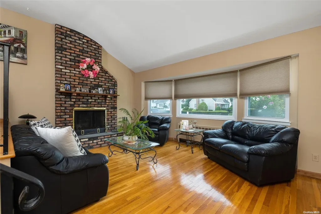 2181 Spruce Street Wantagh NY 11793