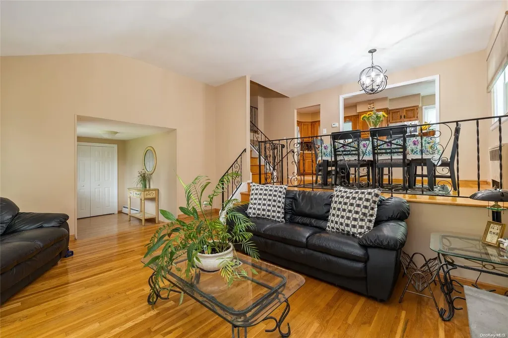2181 Spruce Street Wantagh NY 11793