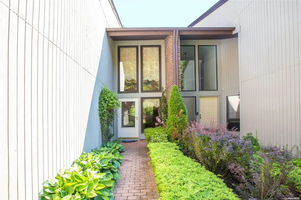 11 Pond View Jericho NY 11753