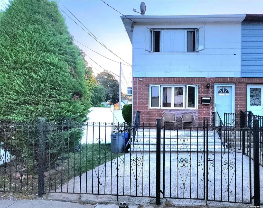 187-01 Ridgedale Street Springfield Gardens NY 11413