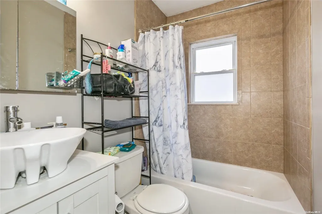 522 Beech Street New Hyde Park NY 11040
