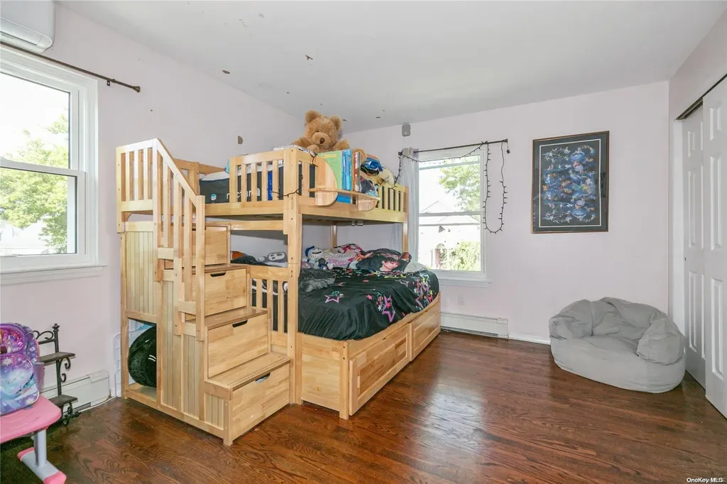 522 Beech Street New Hyde Park NY 11040