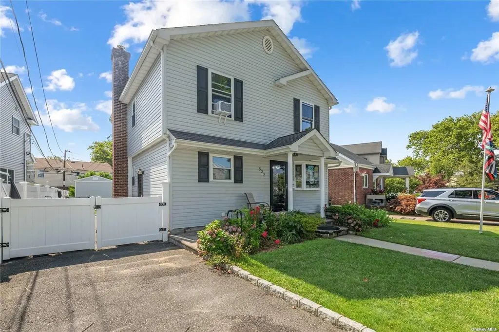 522 Beech Street New Hyde Park NY 11040
