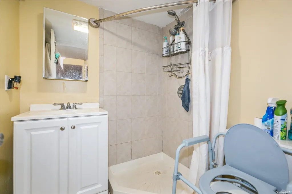 522 Beech Street New Hyde Park NY 11040