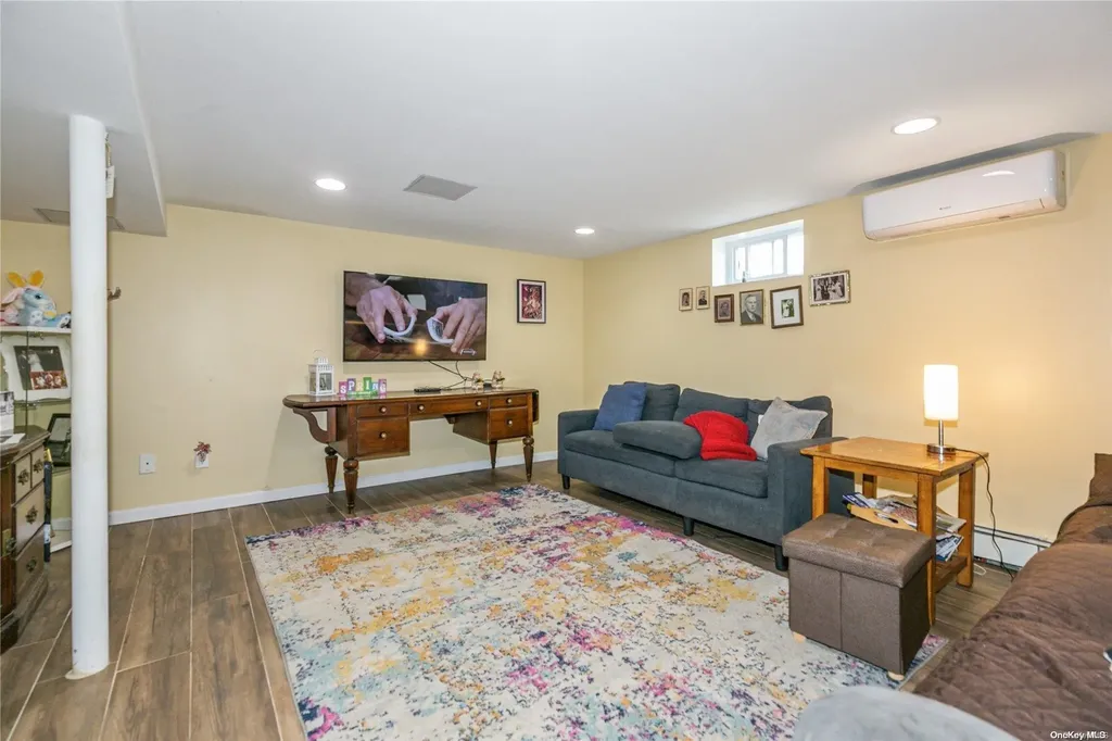 522 Beech Street New Hyde Park NY 11040