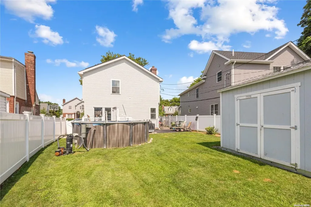 522 Beech Street New Hyde Park NY 11040
