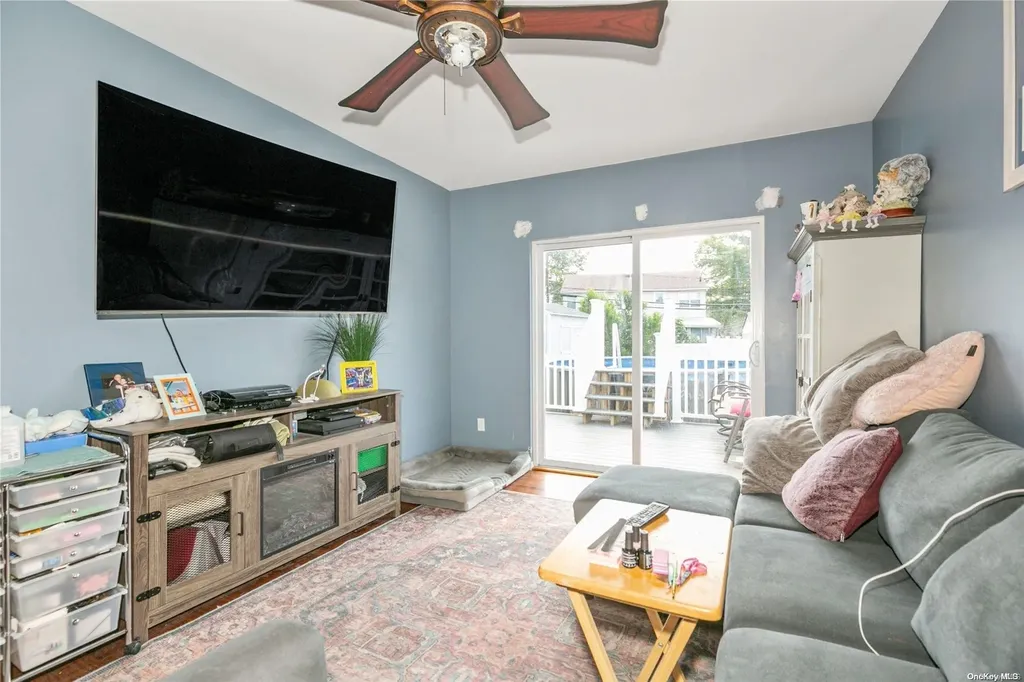 522 Beech Street New Hyde Park NY 11040