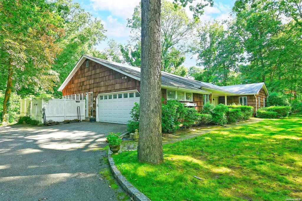 61 Arbor Lane Dix Hills NY 11746