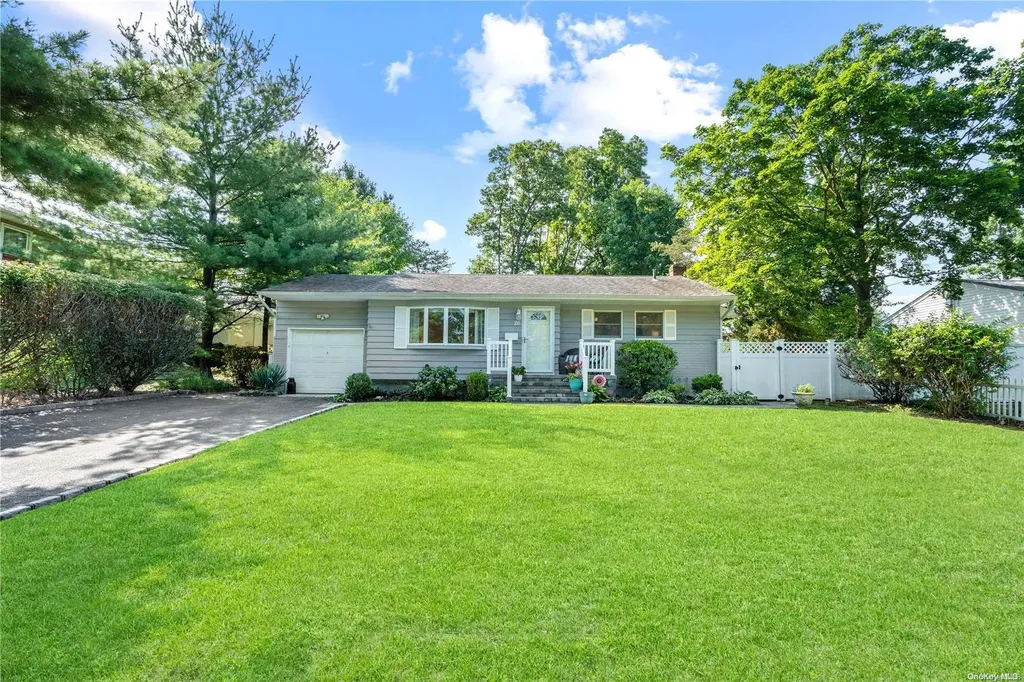 26 Genesee Drive Commack NY 11725
