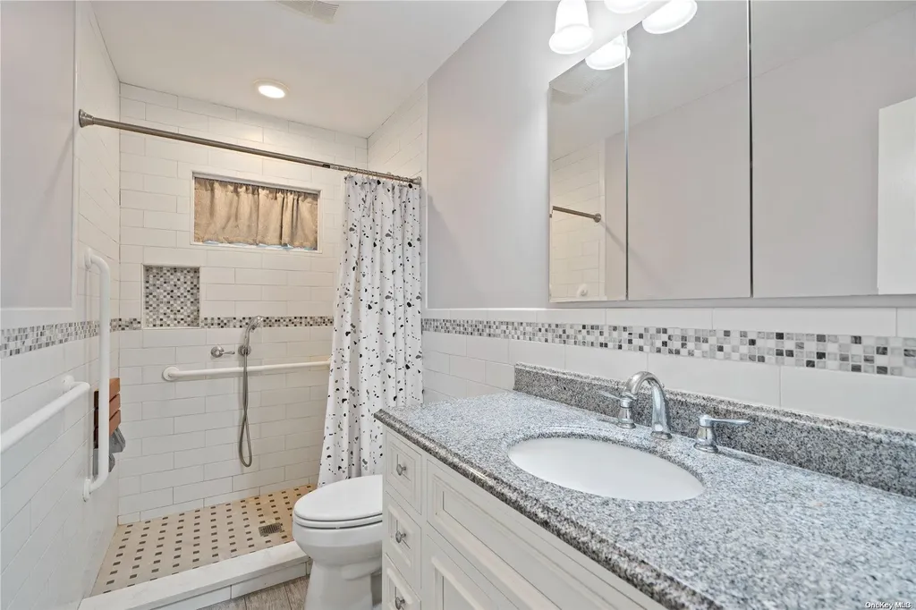 26 Genesee Drive Commack NY 11725