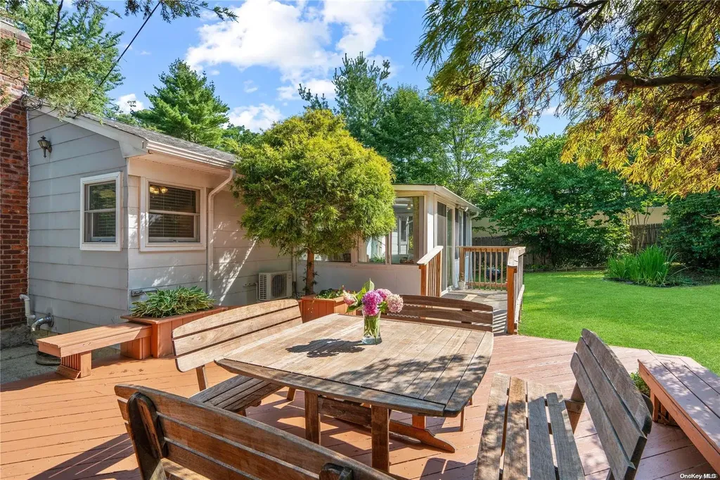 26 Genesee Drive Commack NY 11725