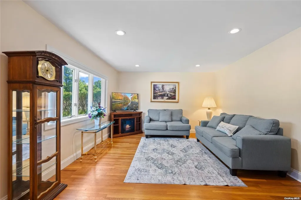 26 Genesee Drive Commack NY 11725