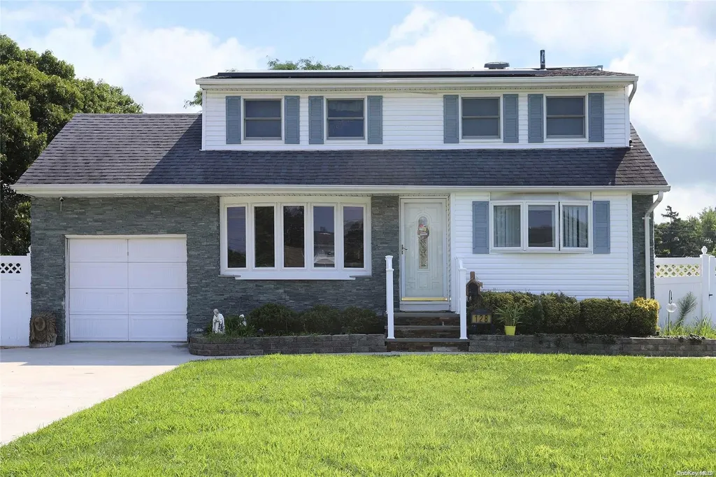 128 Avondale Drive Centereach NY 11720