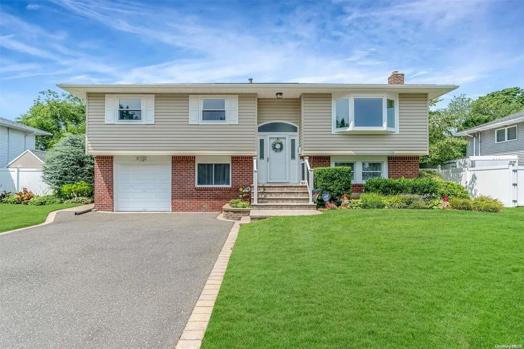 18 Raybor Road Commack NY 11725