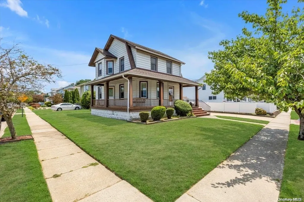 207 Centre Avenue Bellmore NY 11710