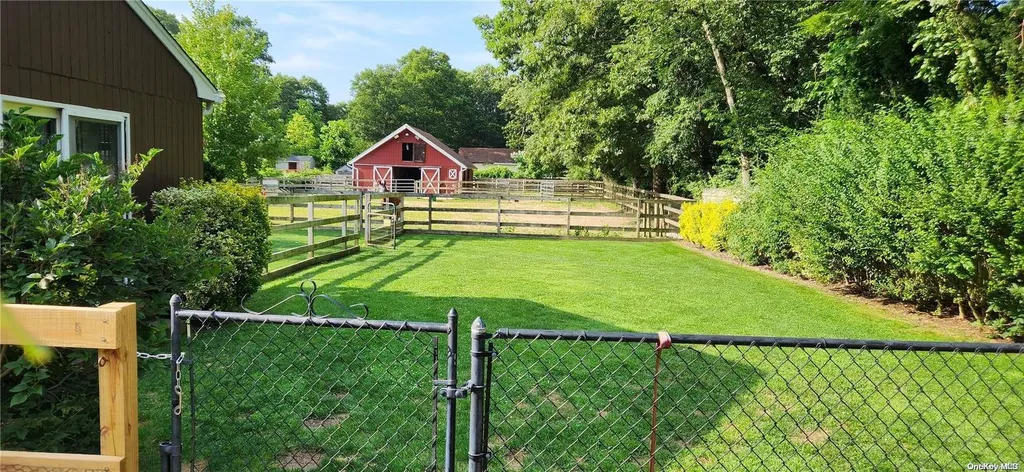 16 Links Road Smithtown NY 11787