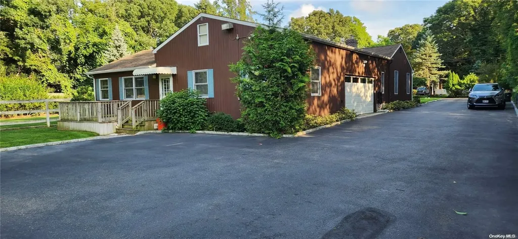 16 Links Road Smithtown NY 11787