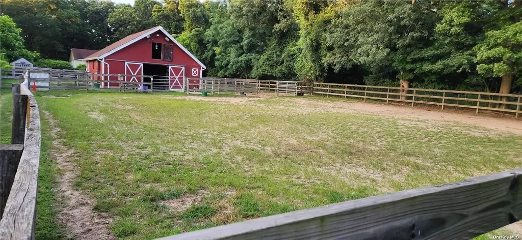 16 Links Road Smithtown NY 11787