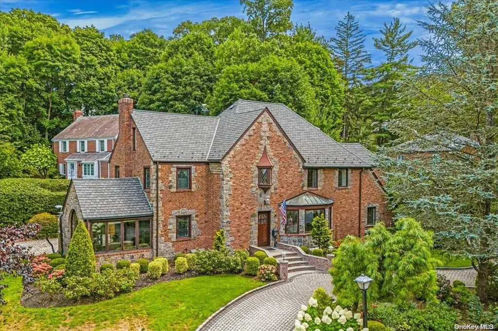 61 Chapel Road Manhasset NY 11030