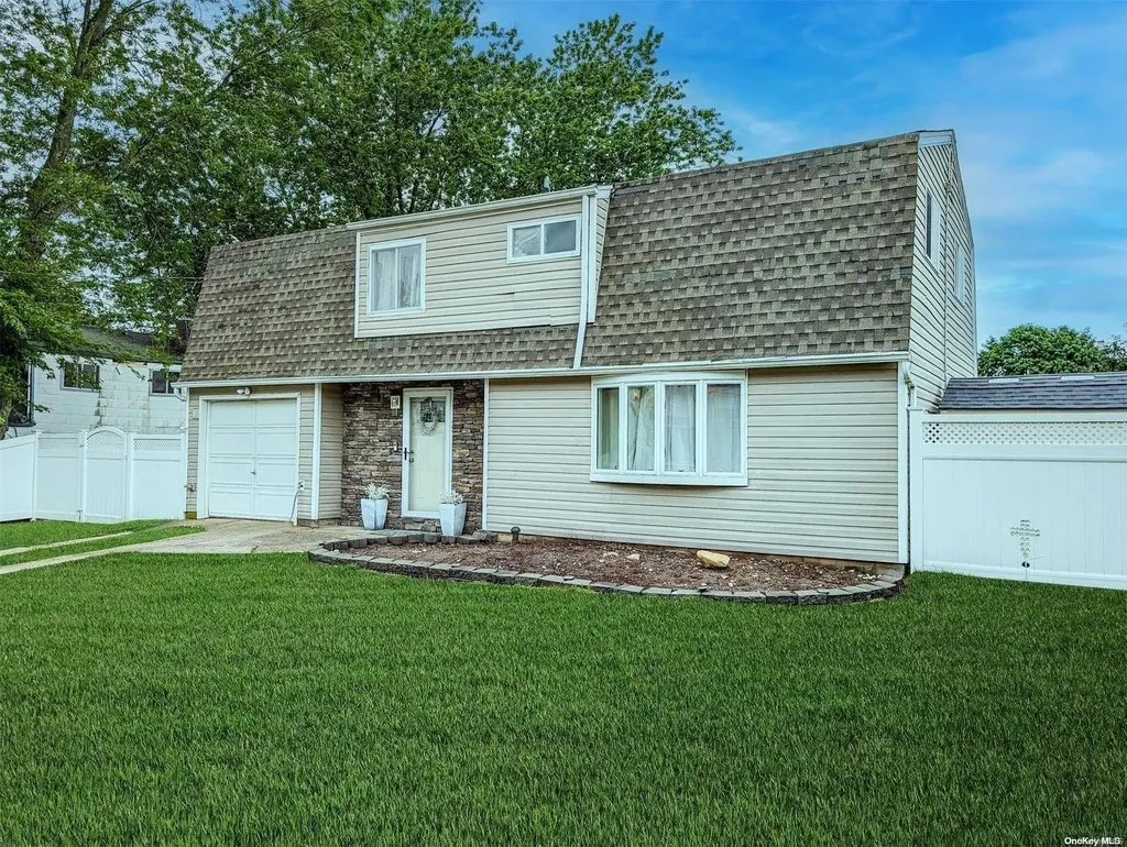9 Eagle Street Selden NY 11784