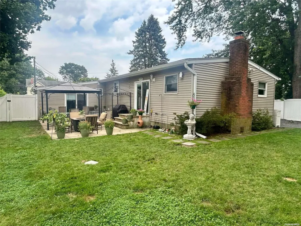 1176 Hyman Avenue Bay Shore NY 11706