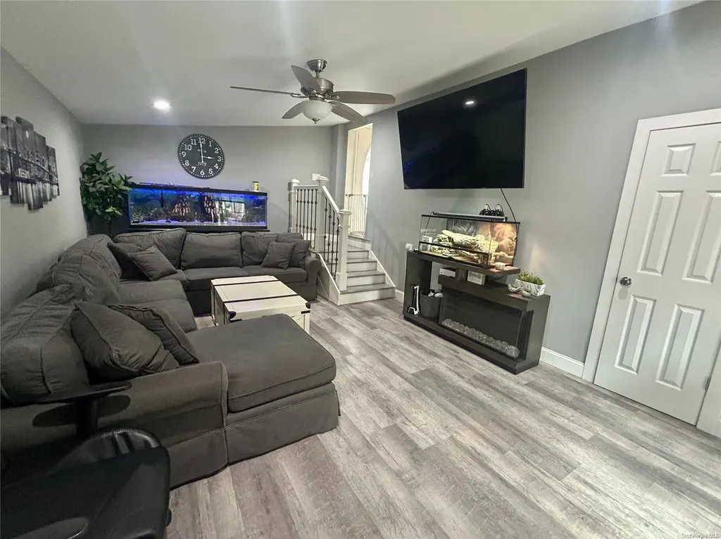 1176 Hyman Avenue Bay Shore NY 11706