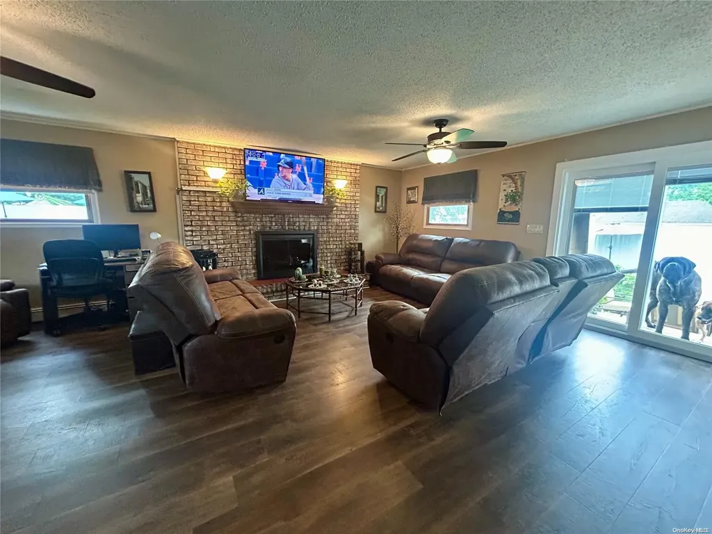 1176 Hyman Avenue Bay Shore NY 11706