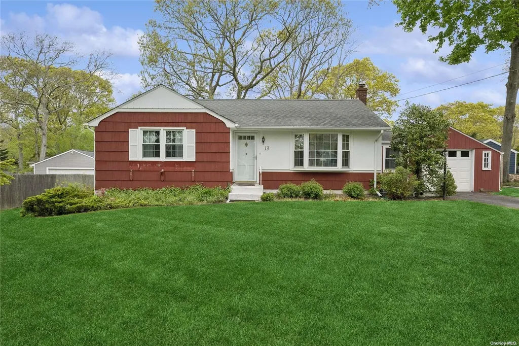 13 Argonne Road E Hampton Bays NY 11946