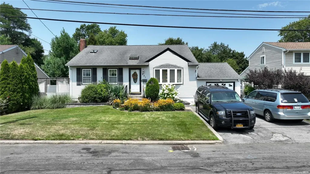 231 Tremont Road Lindenhurst NY 11757