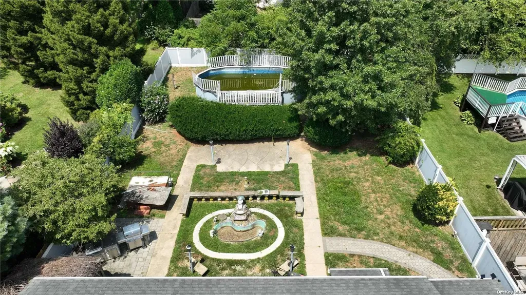 231 Tremont Road Lindenhurst NY 11757
